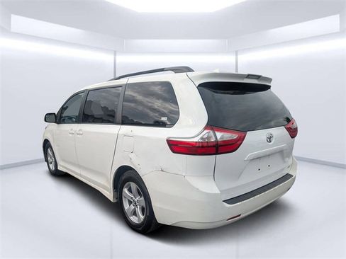 Used 2019 Toyota Sienna LE image 6