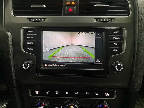 Used 2016 Volkswagen e-Golf SE w/ DC Fast Charging Package image 21