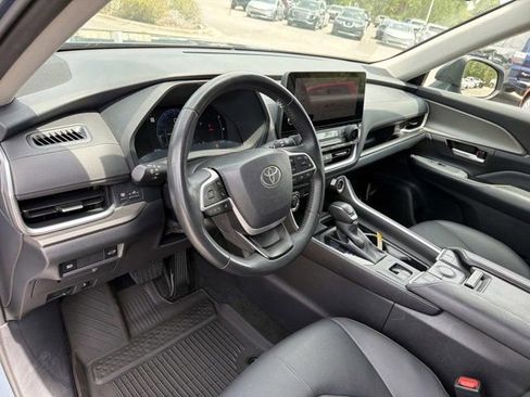 Certified 2025 Toyota Grand Highlander FWD image 12