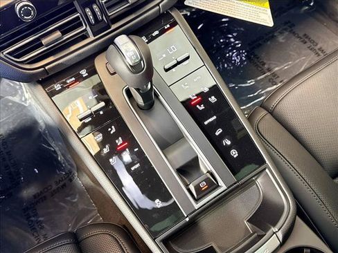 Used 2026 Porsche Macan AWD/4WD image 18