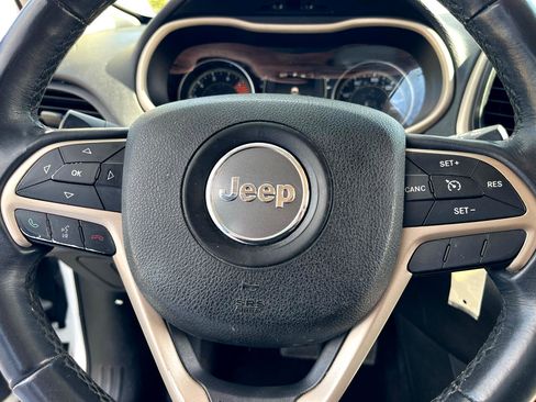 Used 2016 Jeep Cherokee Latitude image 12