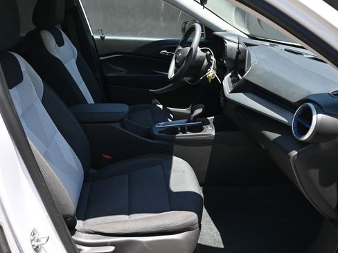 Used 2025 Chevrolet Trax LS FWD image 13