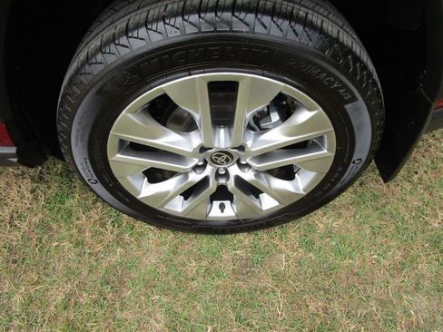 Used 2025 Toyota RAV4 Limited image 15