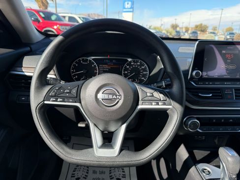 Used 2024 Nissan Altima 2.5 SV image 17