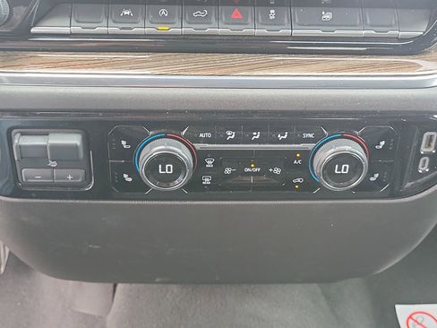 Used 2025 Chevrolet Silverado 1500 LT image 24