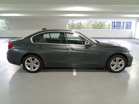 Used 2017 BMW 330i xDrive Sedan AWD/4WD image 4