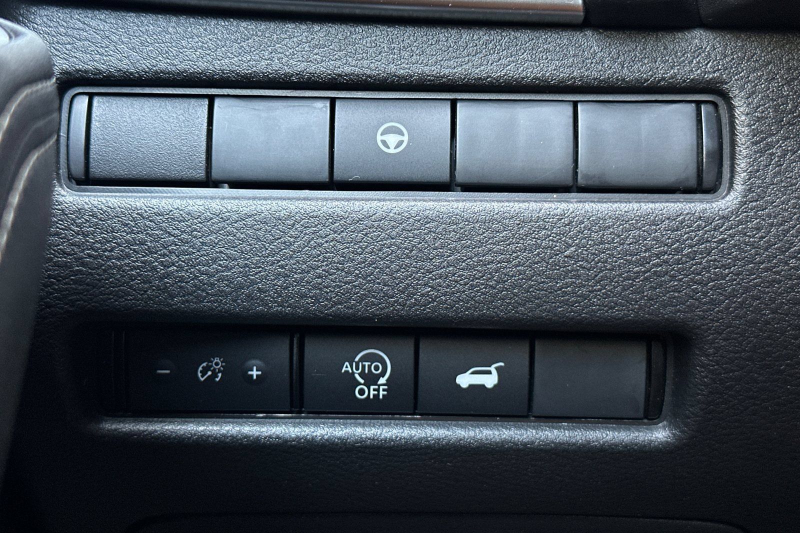 Used 2025 Nissan Rogue SV FWD image 37
