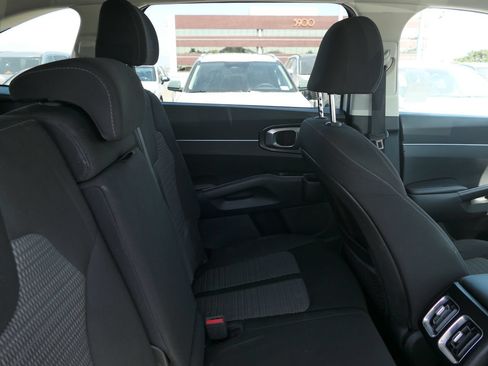Used 2023 Kia Sorento LX FWD image 23