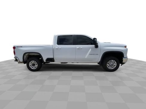 Used 2025 Chevrolet Silverado 2500 LT w/ Convenience Package AWD/4WD image 3