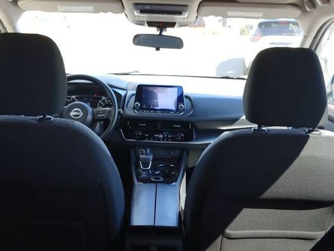 Used 2022 Nissan Rogue SV image 13