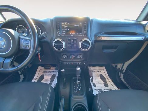 Used 2017 Jeep Wrangler Unlimited Rubicon w/ Cold Weather Group image 11