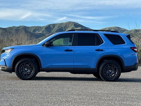 Used 2025 Honda Pilot TrailSport image 7