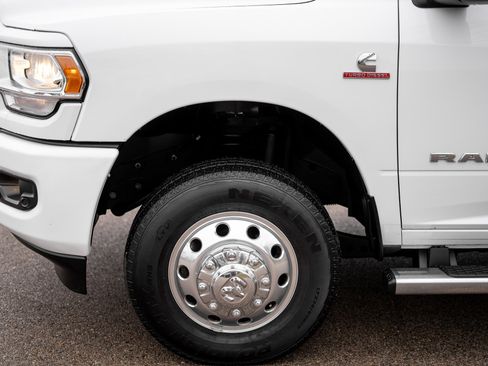 Used 2024 RAM 3500 Big Horn w/ Sport Appearance Package image 10