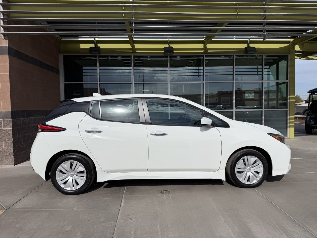 Used 2025 Nissan Leaf S FWD image 9