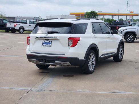 Used 2022 Ford Explorer XLT w/ Equipment Group 202A image 7