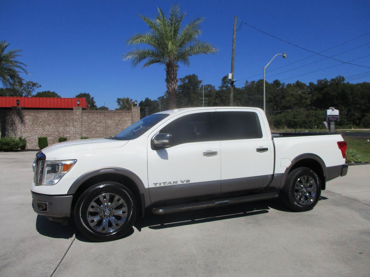 Used 2018 Nissan Titan Platinum Reserve AWD/4WD image 3