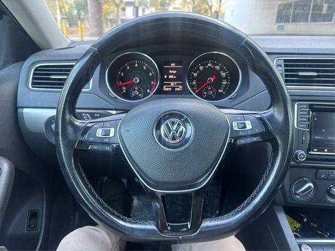 Used 2017 Volkswagen Jetta SE image 18