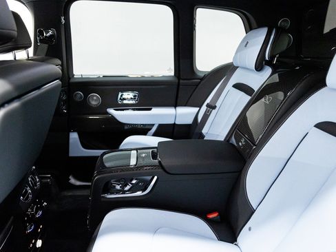 New 2026 Rolls-Royce Cullinan Black Badge image 50