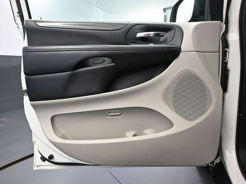 Used 2012 Dodge Grand Caravan American Value Package image 16