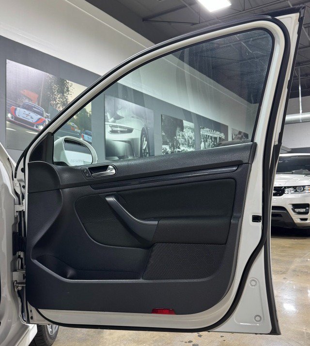 Used 2010 Volkswagen Jetta TDI Cup FWD image 25