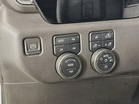 Used 2024 Chevrolet Silverado 1500 LT Trail Boss w/ LT Trail Boss Premium Package AWD/4WD image 12