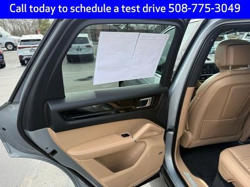 Used 2021 Porsche Cayenne image 12