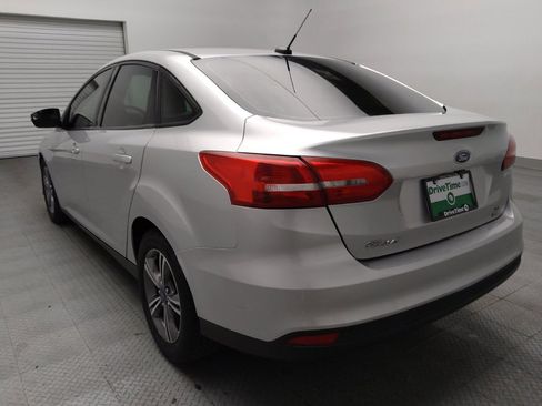 Used 2018 Ford Focus SE w/ SE Appearance Package FWD image 5