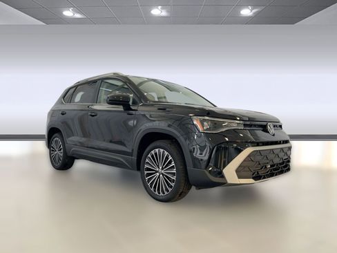 New 2026 Volkswagen Taos SE image 7