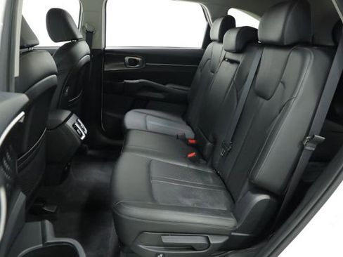 Used 2022 Kia Sorento S image 31