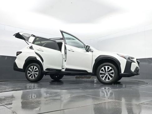 Used 2025 Subaru Outback Premium image 31