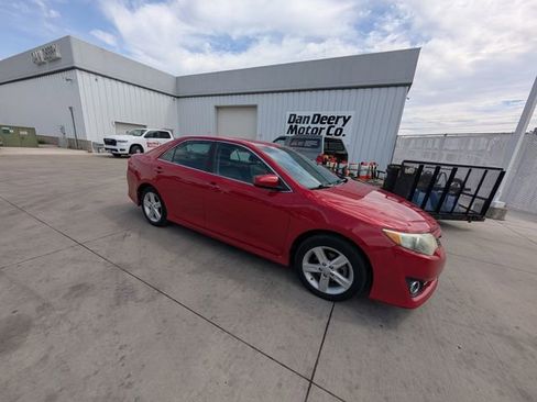 Used 2014 Toyota Camry SE FWD image 19