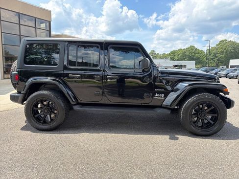 Used 2022 Jeep Wrangler Unlimited Sahara w/ Cold Weather Group AWD/4WD image 12