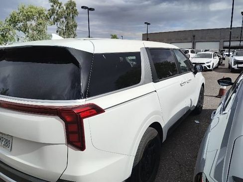 Used 2026 Kia Carnival FWD image 11