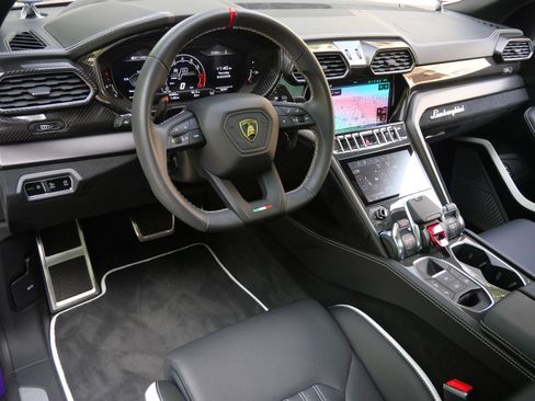 Used 2024 Lamborghini Urus Performante AWD/4WD image 26
