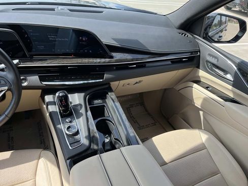 Certified 2024 Cadillac Escalade ESV Premium Luxury image 15