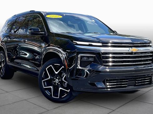 Used 2025 Chevrolet Traverse High Country w/ LPO, Floor Liner Package FWD image 4