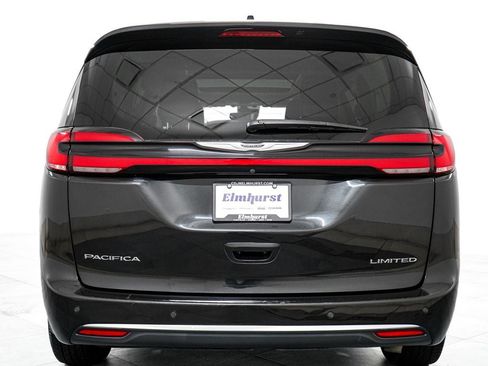Used 2023 Chrysler Pacifica Limited FWD image 6