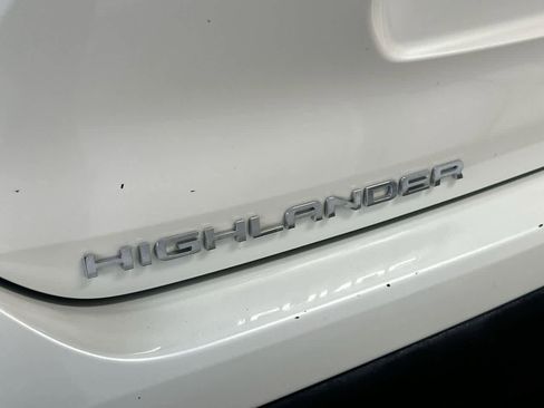 Used 2021 Toyota Highlander XLE FWD image 10