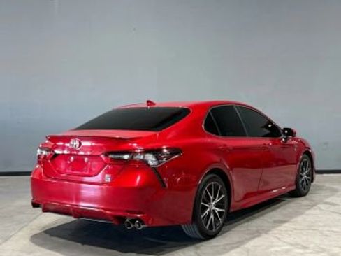 Used 2021 Toyota Camry SE image 4