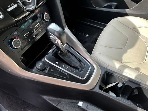 Used 2018 Ford Focus Titanium FWD image 18