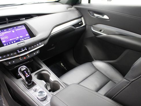 Used 2020 Cadillac XT4 Premium Luxury image 24