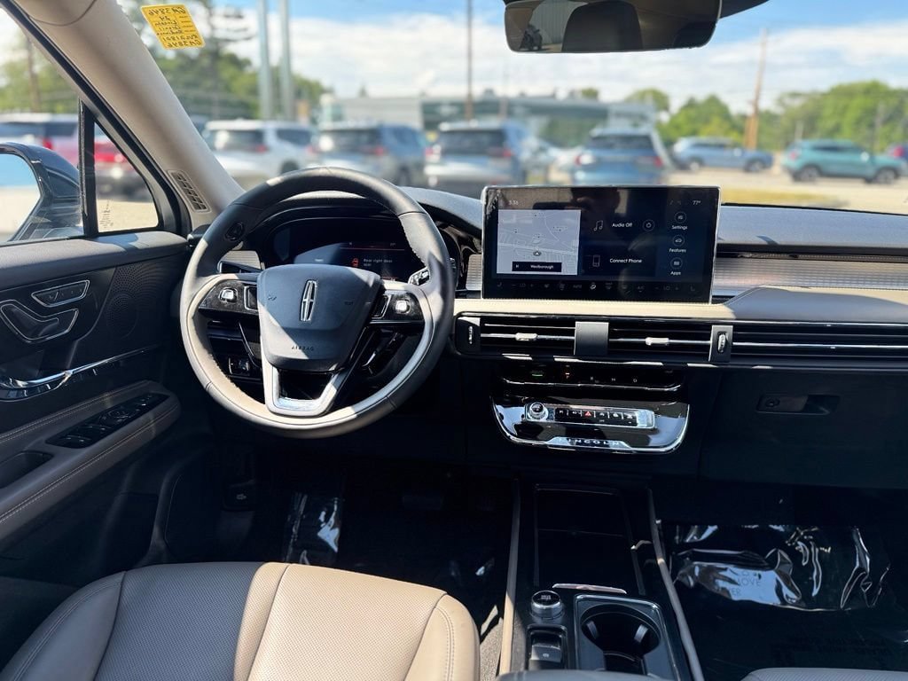 Used 2024 Lincoln Corsair AWD w/ Equipment Group 101A image 13
