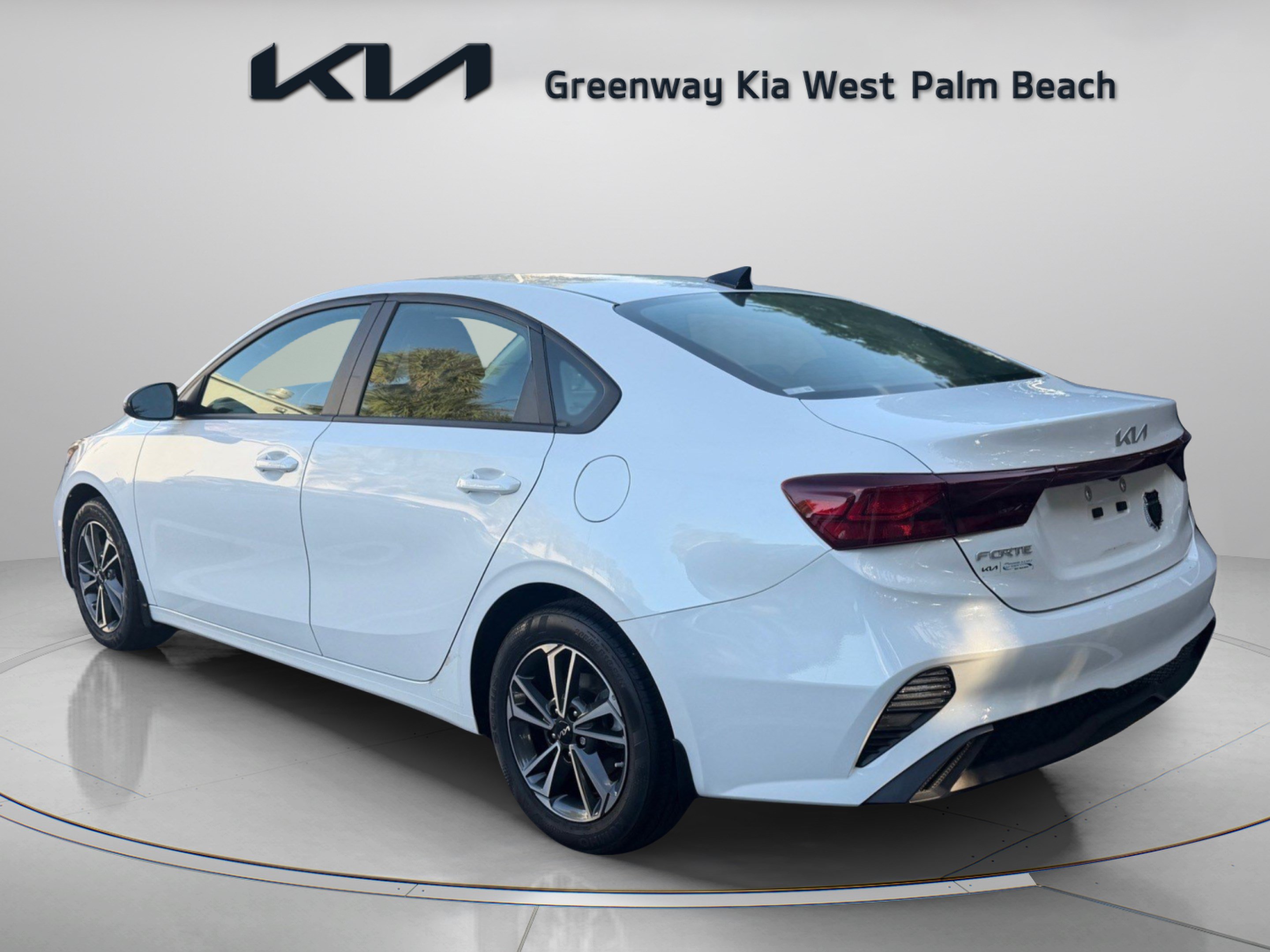 Used 2024 Kia Forte LXS w/ LXS Technology Package FWD image 5