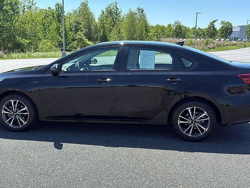 Used 2023 Kia Forte LXS w/ LXS Technology Package FWD image 9