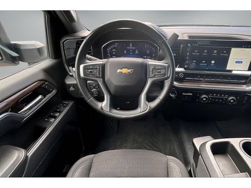 Used 2025 Chevrolet Silverado 2500 LT AWD/4WD image 9