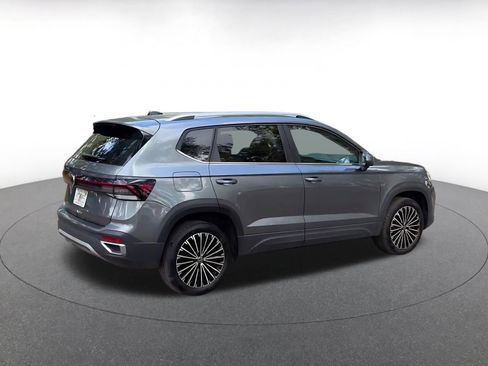 Used 2025 Volkswagen Taos SE FWD image 15
