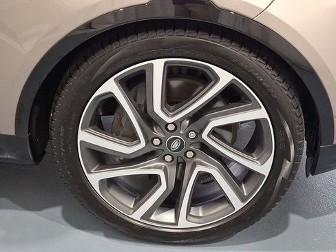 Certified 2025 Land Rover Discovery Dynamic SE AWD/4WD image 6