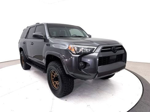 Used 2020 Toyota 4Runner SR5 AWD/4WD image 10