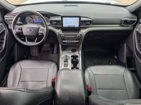 Used 2020 Ford Explorer XLT w/ Equipment Group 202A image 10