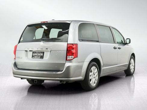 Used 2020 Dodge Grand Caravan SE w/ UConnect Hands-Free Group FWD image 5